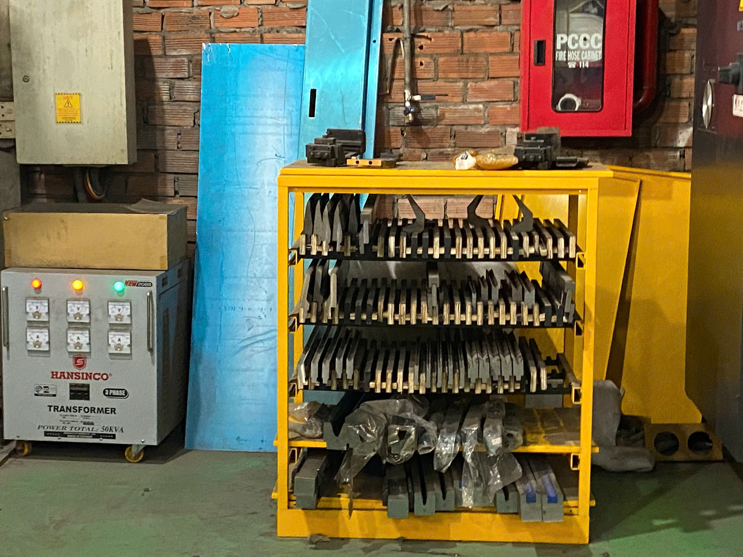 Tool rack 1.jpg